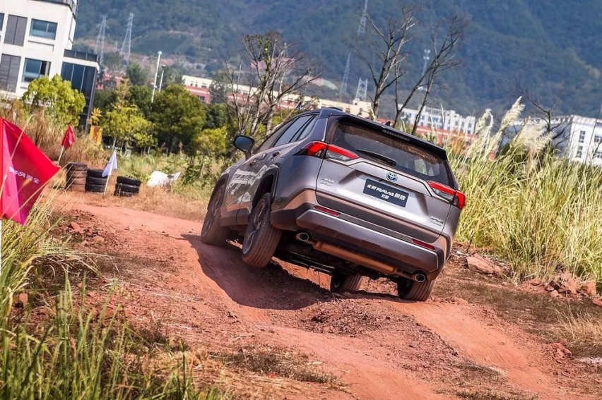新代TSS丰田新RAV4荣放获得2020年智能都市SUV