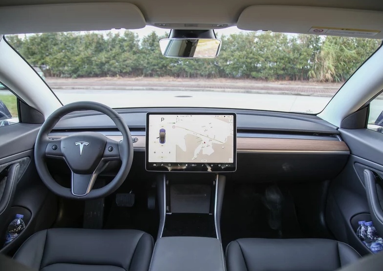 撕下“PPT造车”的标签，小鹏只用了一辆P7！