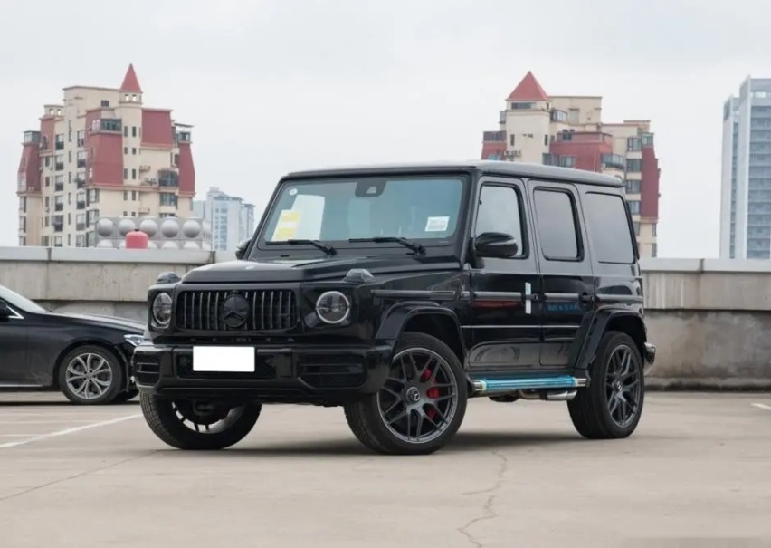 接近300万的奔驰大G，4.0T V8绝非浪得虚名，够大气！