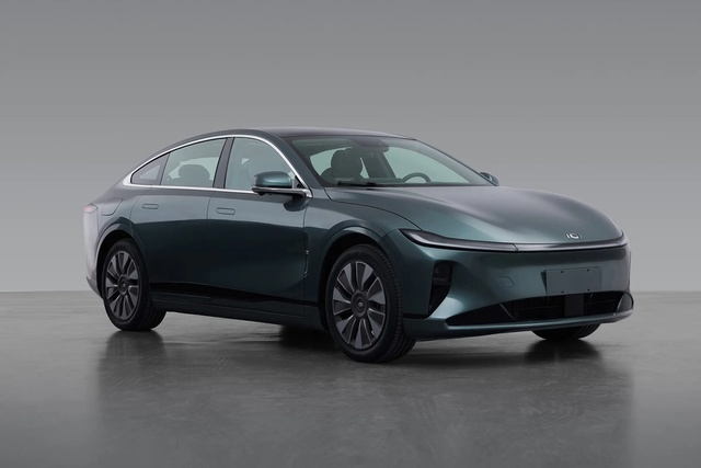 又“卷”起来了？长安启源首款车型来袭，特斯拉Model3压力大了？
