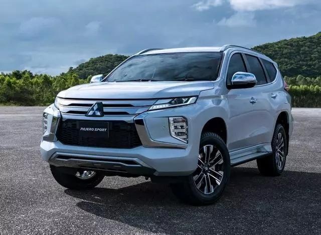 新帕杰罗:外观内饰升级,搭载3.0L 汽油和2.4T柴油动力