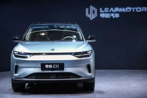 零跑C11简洁干练的高端SUV