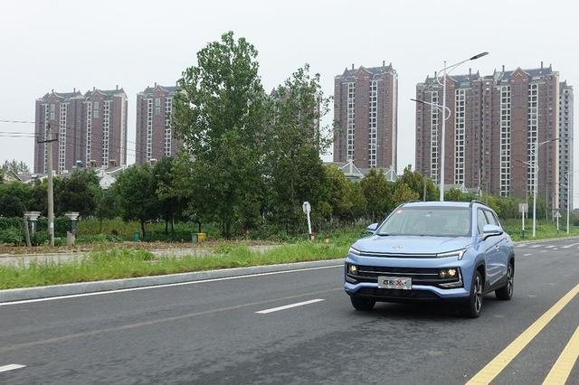 江淮乘用车3.0时代首款SUV“新战甲”嘉悦X4重庆试驾会