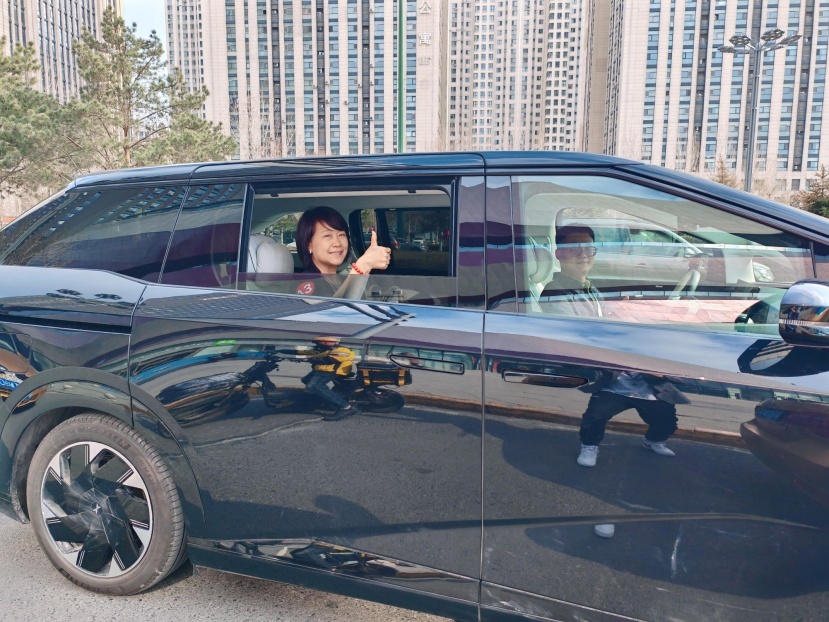哈尔滨小鹏汽车红场卫星店开门纳客