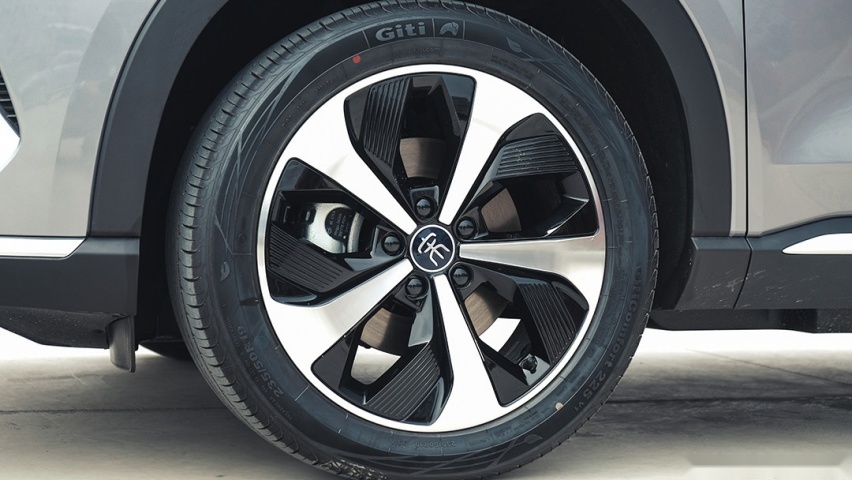 4.4L油耗！加速感不输2.0T？这辆国产新SUV确实不错！