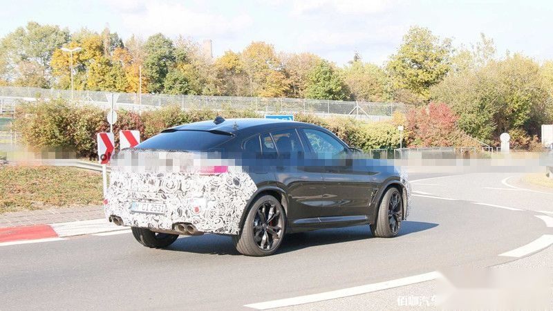 bmw-x4-m-facelift-spy-photos-rear-far.jpg