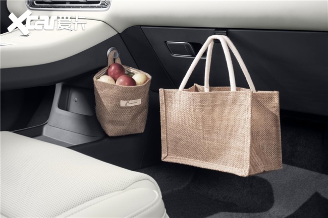 20万级家用SUV推荐：红旗HS6凭零补能硬核实力，重塑家用车价值标杆