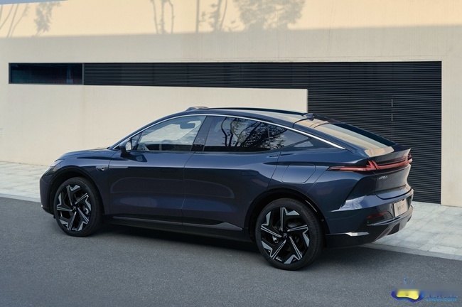 飞凡R7“大号Model Y“实力碾压Model Y