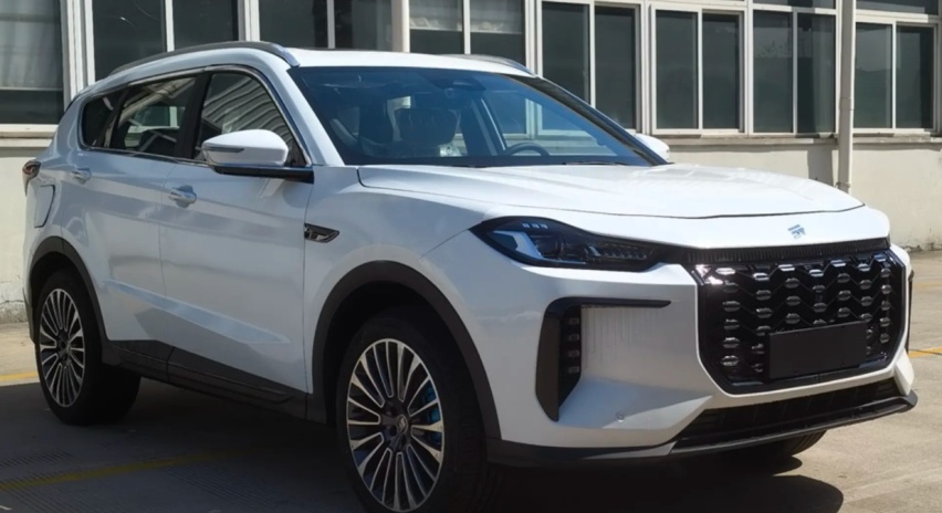 捷途猛推插电混动SUV！山海L7实车曝光，对手锁定比亚迪两款宋！