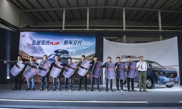 焕然一新 百变空间 五菱宏光PLUS全国上市