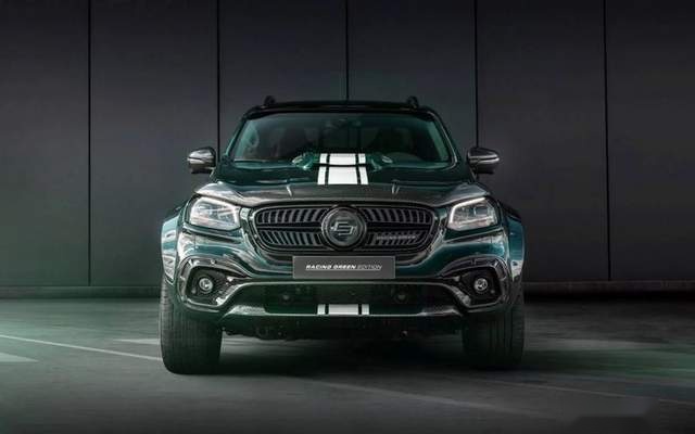 猛禽F-150算什么？奔驰这款皮卡全车碳纤维，内饰奢华！