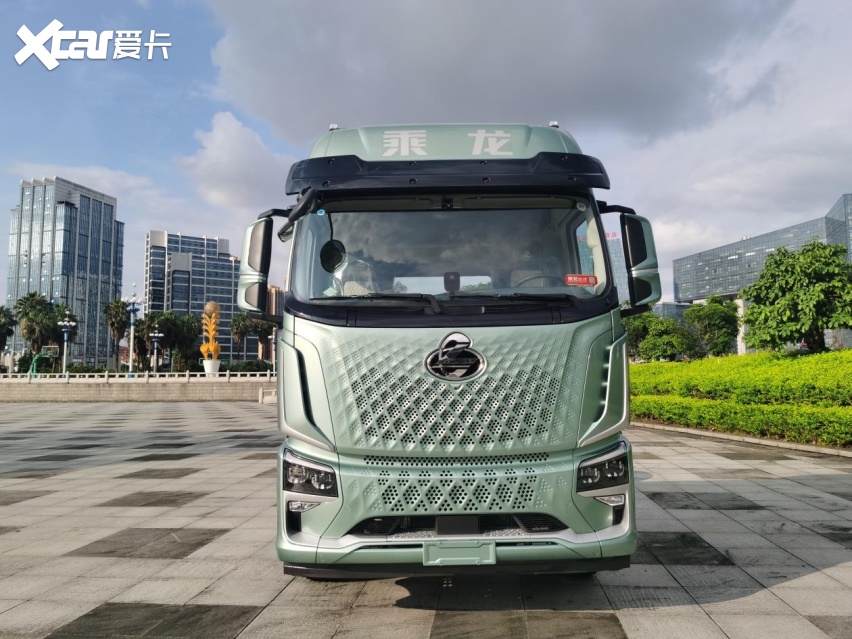 轻量化+低气耗，乘龙H5V LNG牵引车助您每年多赚3.8万！
