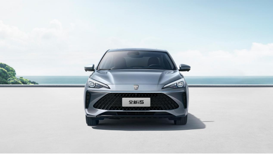 荣威i5限时优惠价4.99万元起，1.5L动力，定位紧凑型轿车