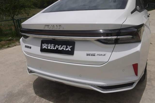 操控出众宽体宜家，自主难得运动好家轿——试驾东风风神奕炫MAX