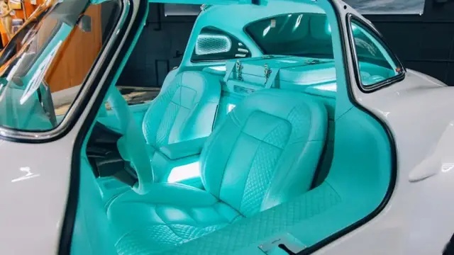 30万的特斯拉Model 3改成千万神车奔驰300SL，看完心动了！