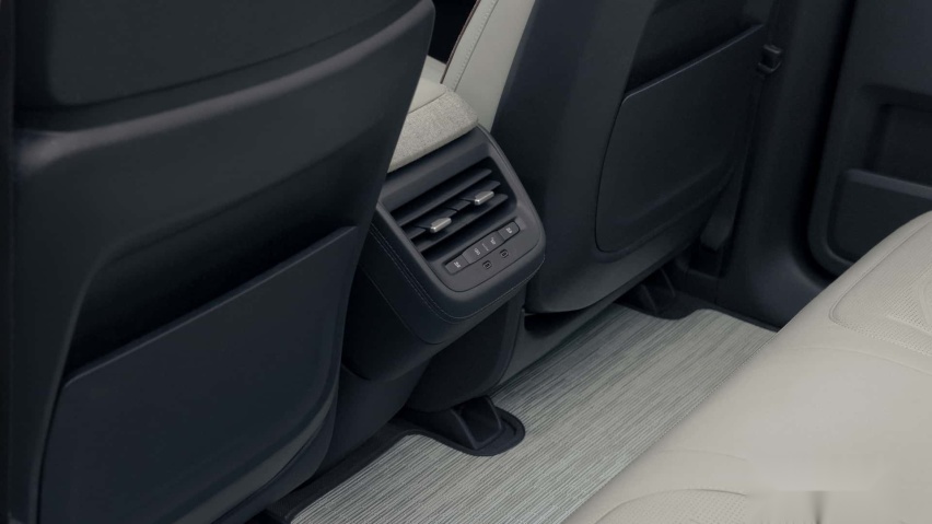定位更加入门，4695电池装车，RIVIAN R2和R3正式发布