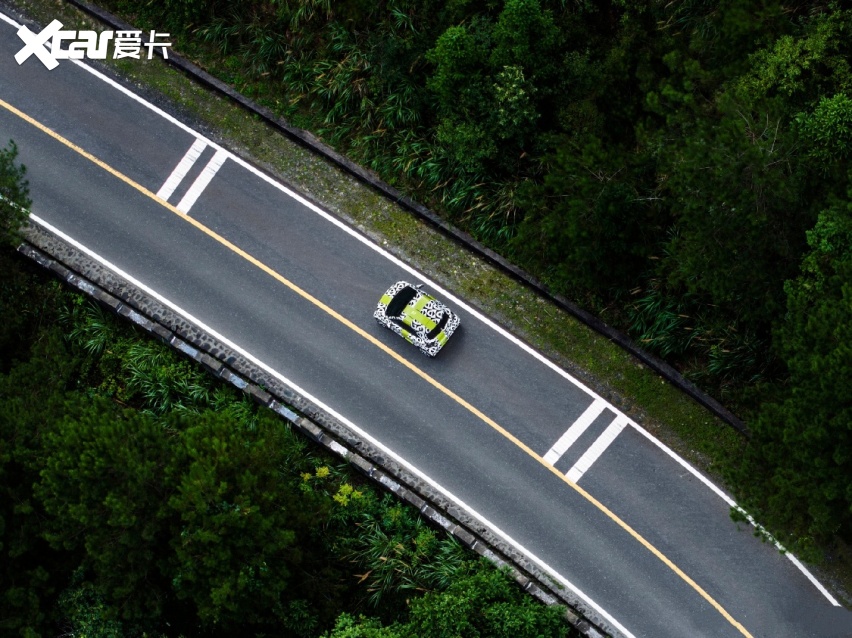 这款全球流行小车开启全球测试,CLTC续航约400km,巴黎车展首秀