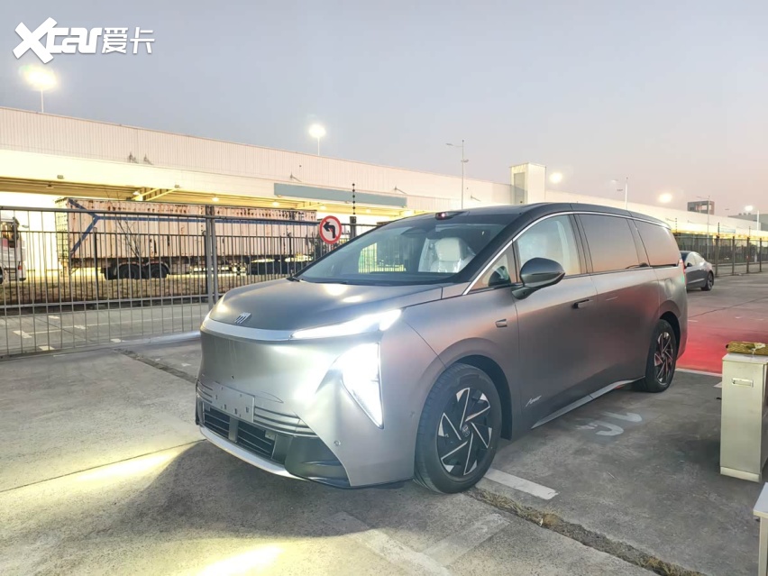 别克至境世家纯电版实车曝光,定位纯电MPV,上半年发布