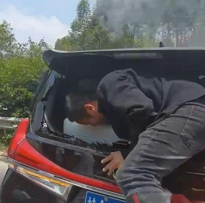 两百万的MPV天花板，雷克萨斯LM既要钱又要命