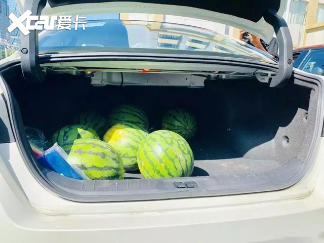 满载四人带货，空调音响全开，最低油耗5.2L！这款B级车了不起