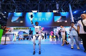 新央企新华流全新深蓝S07亮相成都车展，重塑科技智能中型SUV