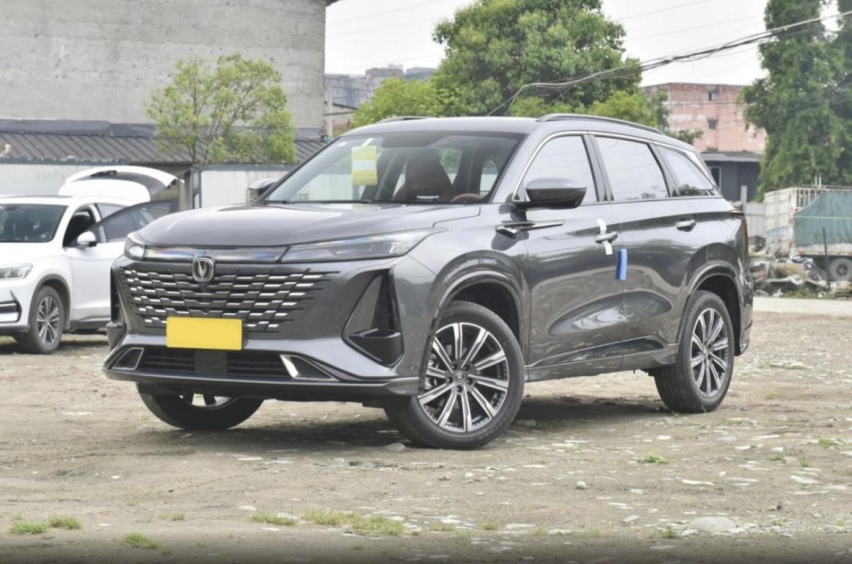 第三代哈弗H6对比长安CS75 PLUS，燃油SUV销量榜前二，如何抉