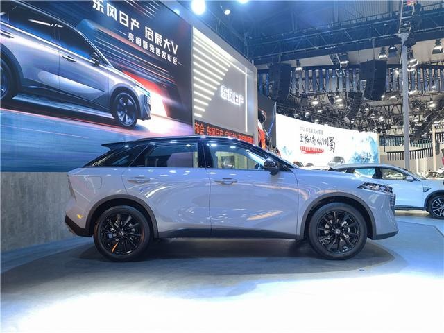 启辰成都车展上新车，取名“大V”有些怪，但造型真好看