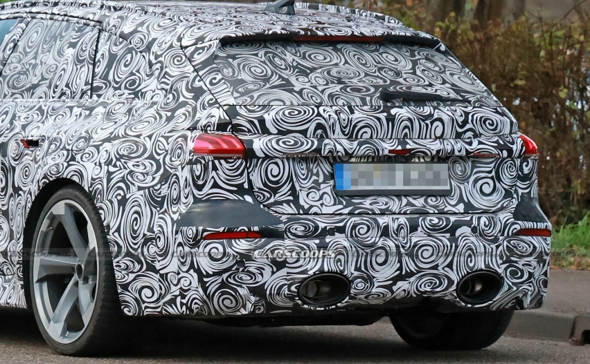2026 款奥迪 RS5 Avant 展示混合动力发动机的椭圆形排气管