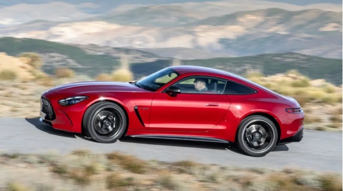 还看911？全新奔驰AMG GT实拍图发布，这颜值确实没得说