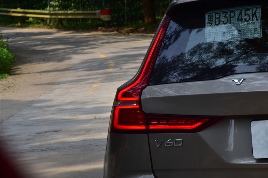 全新沃尔沃V60山路试驾：你虽然推头 但我依然很爱