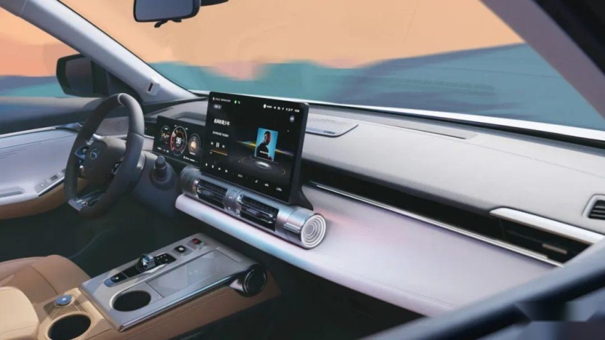 13万起买2.89米轴距SUV，一箱油能跑1700公里，还看啥CR-V