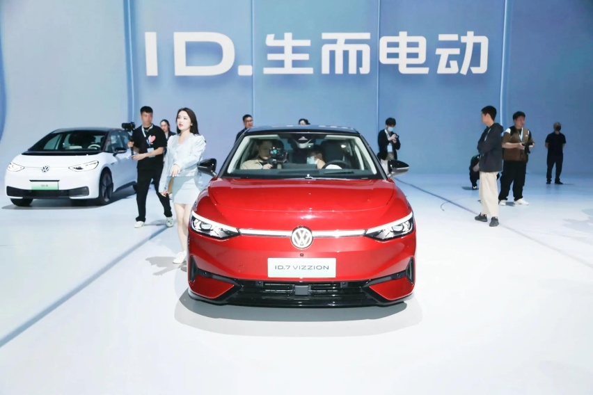 电车在安全上也卷起来了，比亚迪和大众这两款车真是安全性拉满！