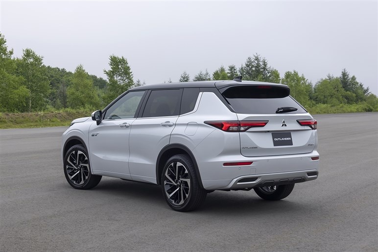 30万在日本能买什么样的新能源车？看看插电式混合动力三菱欧蓝德