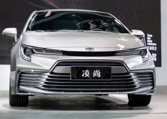 丰田凌尚亮相广州车展！搭载2.0L+CVT，网友：雷凌兄弟？