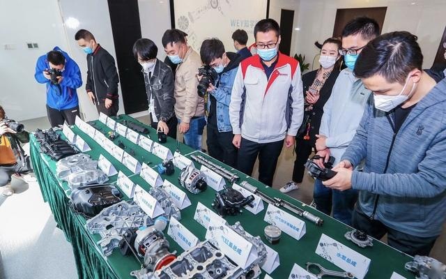 在WEY动力工厂深度了解VV6动力系统，偶遇正在测试的9DC