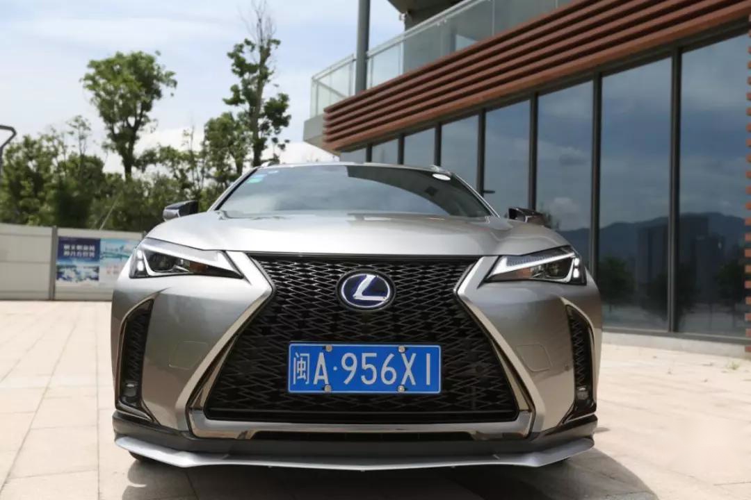 小资青年的完美座驾! 试驾雷克萨斯UX 260h F SPO