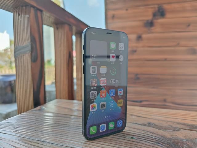 首批iPhone 12开箱验货：爷青回！默秒全？