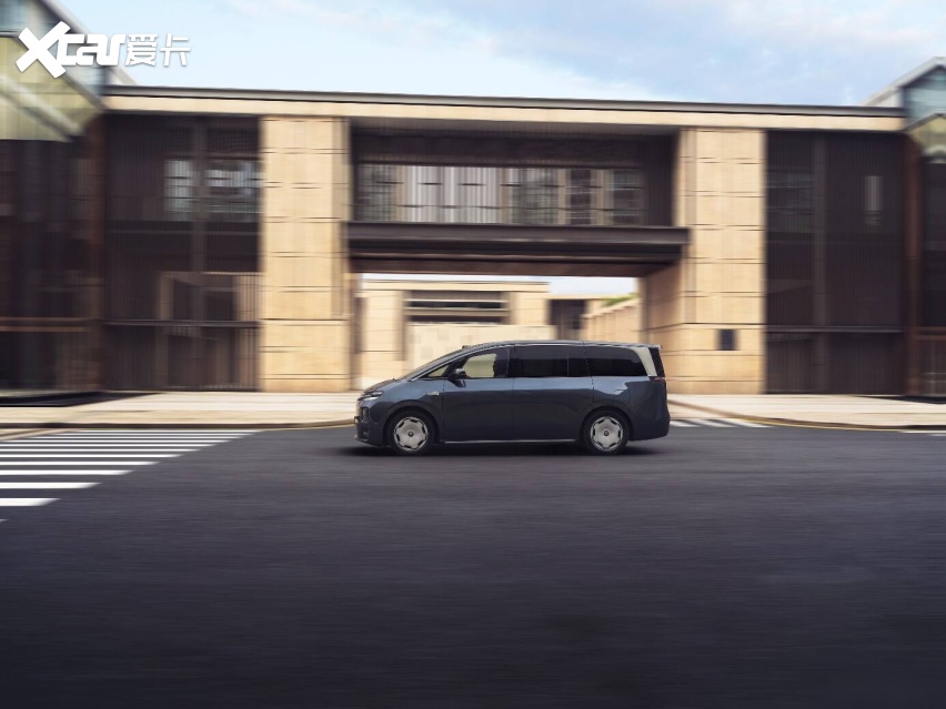 2498万起正式上市！零跑D99补齐双旗舰矩阵打造30万级全能旗舰(图1)