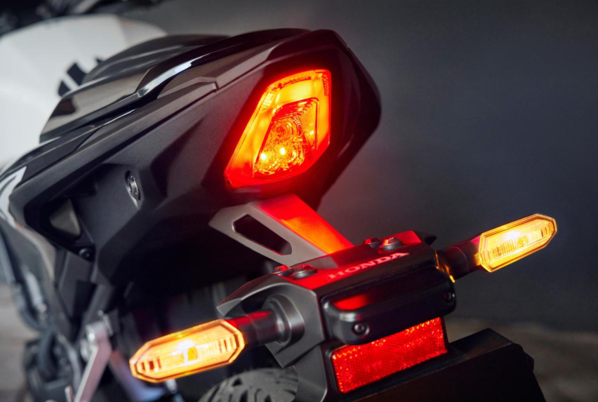 本田大黄蜂再添新车，CB500 Hornet来袭，全彩仪表支持手机互联