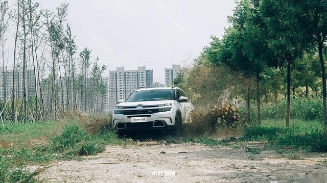 这台SUV开起来不一般，天逸 C5 AIRCROSS驾控体验强在哪？