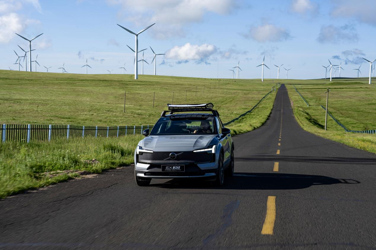 ���W���Ǹм��SUV�\�Ӱ棬�֠���EX30 Cross Country��ʽ����