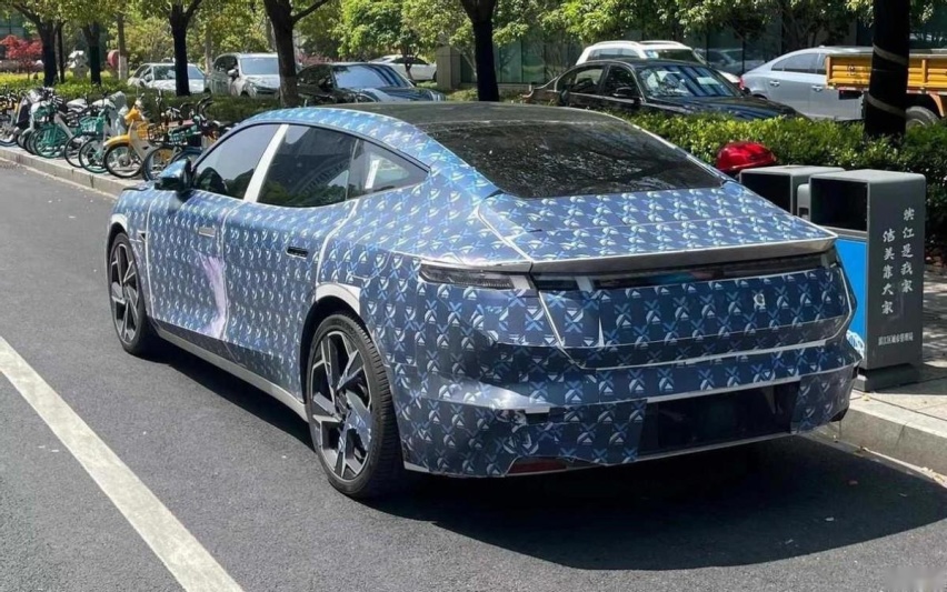 造型不输保时捷Panamera，领克全新中大型纯电车将于4月发布