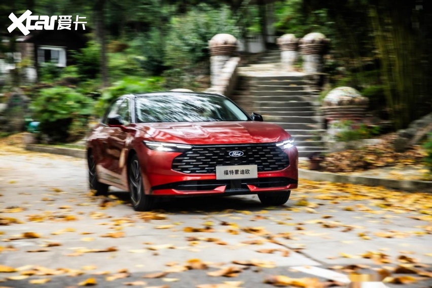 15万级燃油性能王！新蒙迪欧2.0T 6秒破百，8155芯片快过电车