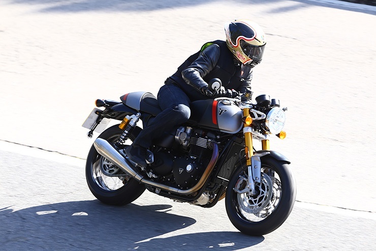 纯正英伦咖啡风 凯旋Thruxton RS外媒测评
