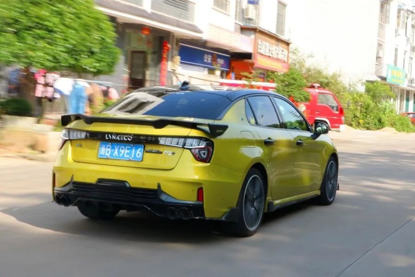 性能车跑长途就只能忍受腰疼？不，只因为是它——领克03+