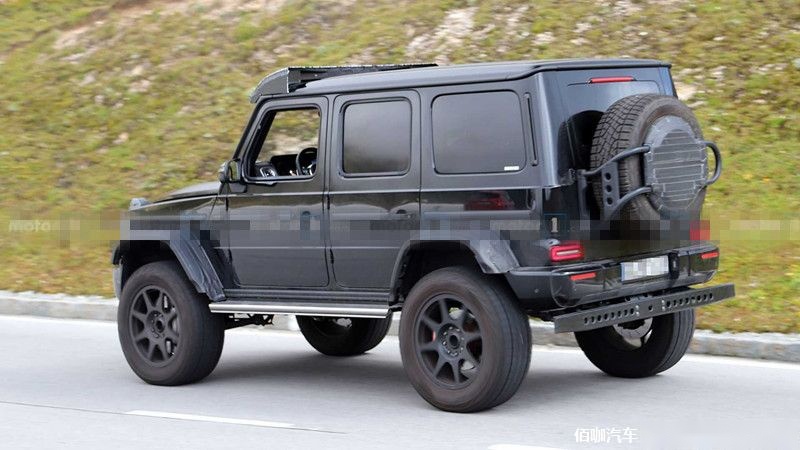 mercedes-benz-g-class-4x42-spy-photos (5).jpg