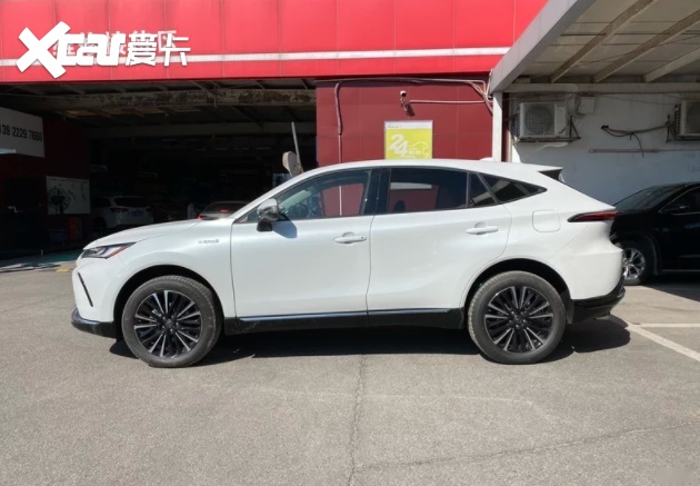 广汽丰田威飒到店实拍，搭2.0L和2.5L混动