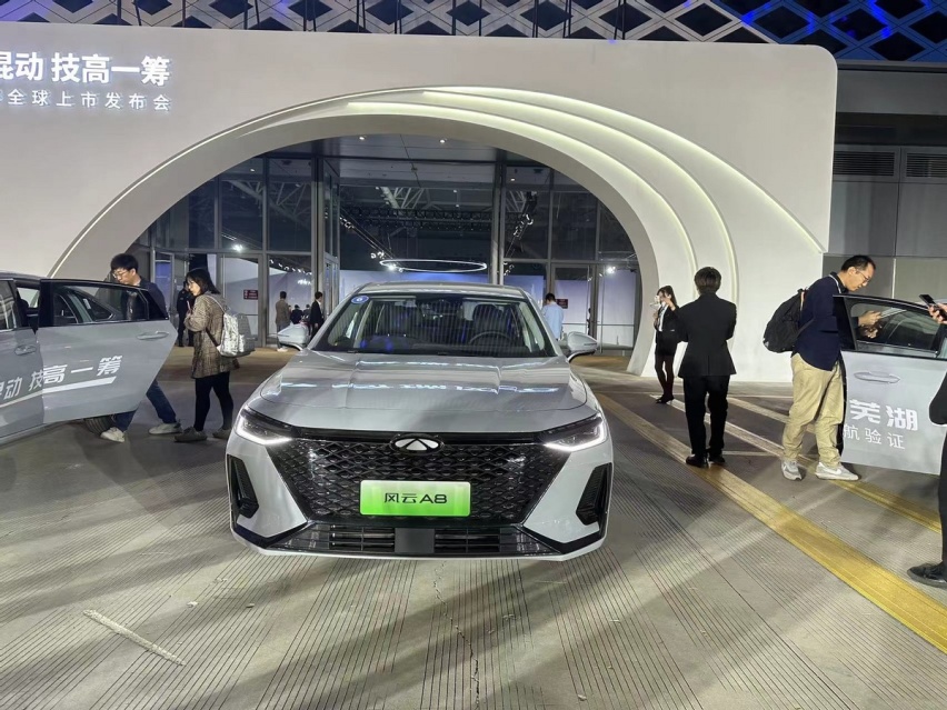 续航超1400KM、百公里馈电油耗4.2L，11.99万起售的风云A8