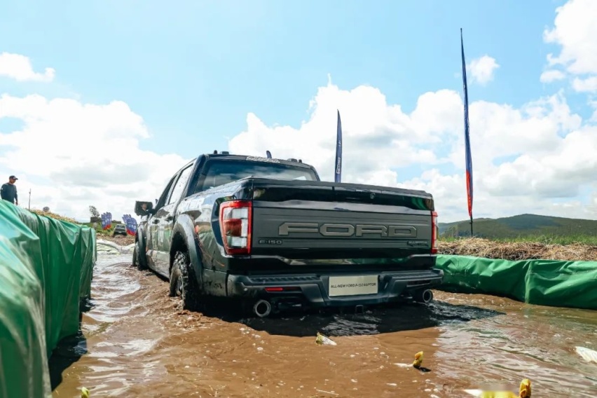 为什么福特F-150猛禽开起来这么猛？这一切要从六颗宝石说起
