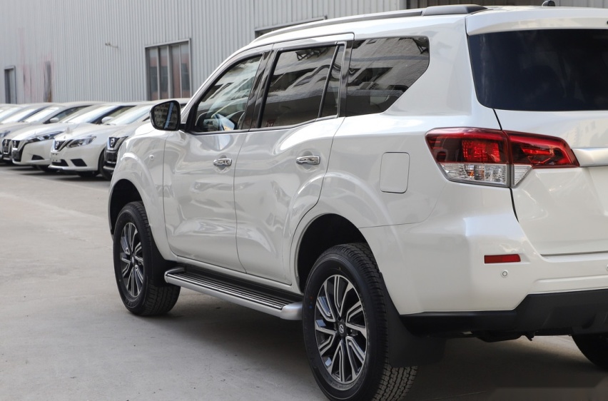 被忽略的日系硬派SUV,比普拉多大,搭非承载车身,不足15万